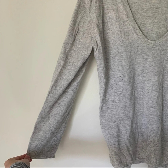 H&M Sweater Size Small grey plunge scoop neck sweater - Picture 3 of 4
